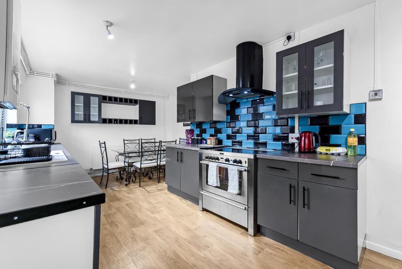 לונדון Stylish Excel 3 Bedroom Flat מראה חיצוני תמונה