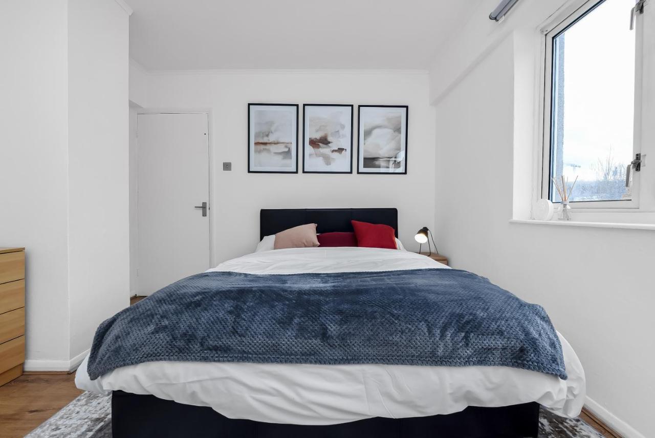 לונדון Stylish Excel 3 Bedroom Flat מראה חיצוני תמונה