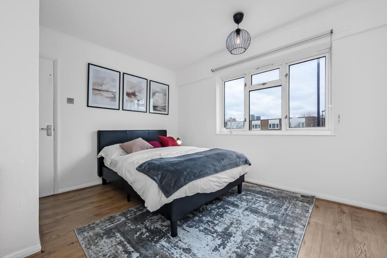 לונדון Stylish Excel 3 Bedroom Flat מראה חיצוני תמונה