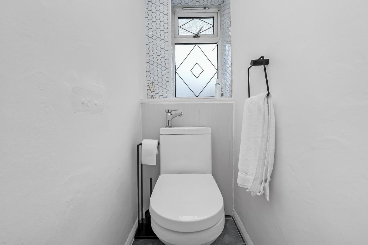 לונדון Stylish Excel 3 Bedroom Flat מראה חיצוני תמונה