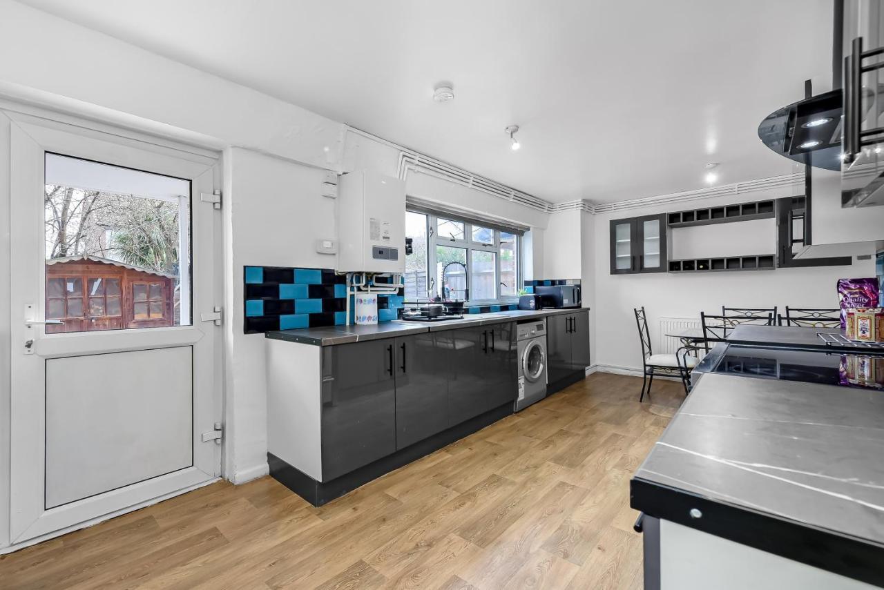 לונדון Stylish Excel 3 Bedroom Flat מראה חיצוני תמונה
