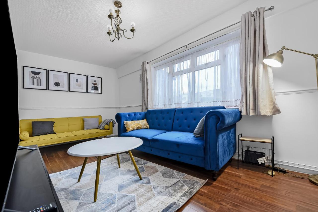 לונדון Stylish Excel 3 Bedroom Flat מראה חיצוני תמונה